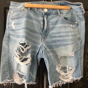 Distressed Tomgirl Bermuda Jean Short
